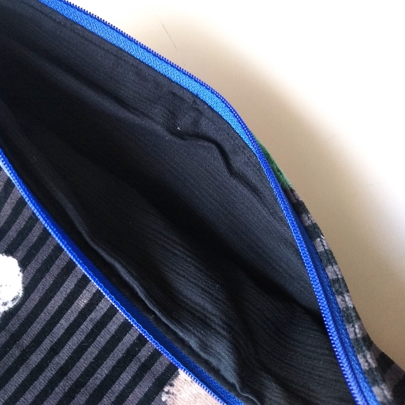 Modern Handmade Floral Velvet Zipper Pouch - Picture 7 of 7